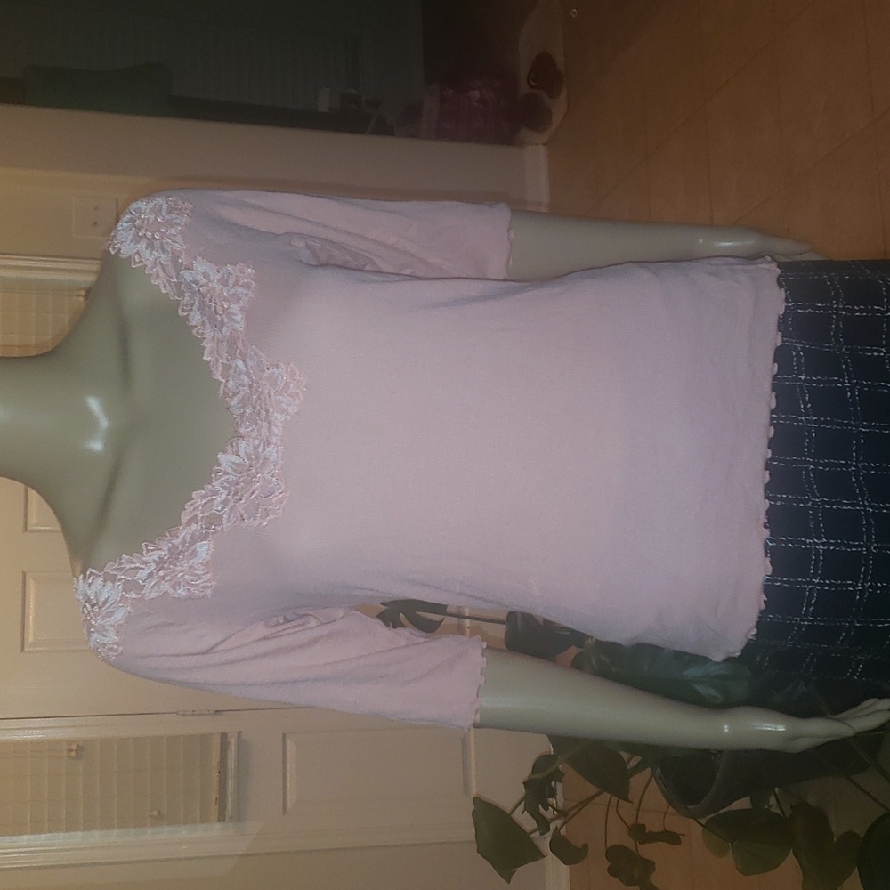 Moda International L ribbed quarter sleeve ruffle floral crochet lace neckline